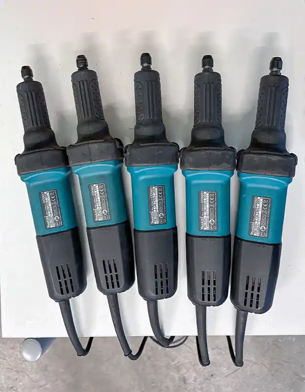 Elektrischer Geradschleifer Makita GD0601 400 W / 6 mm Ověřený